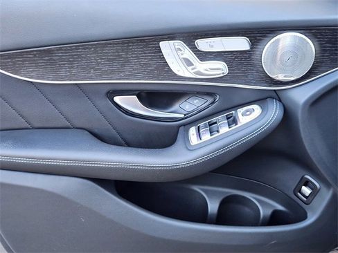 Used 2021 Mercedes-Benz GLC 300 4MATIC image 18
