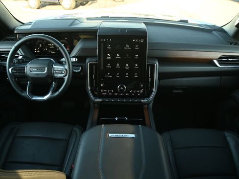 Used 2025 GMC Yukon Denali image 3