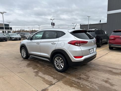 Used 2017 Hyundai Tucson SE FWD image 2