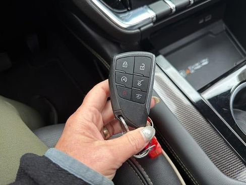 Used 2025 GMC Yukon Elevation w/ Elevation Premium Package AWD/4WD image 30