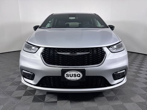 New 2026 Chrysler Pacifica Select image 2