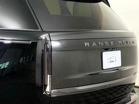 New 2025 Land Rover Range Rover Long Wheelbase SE image 16