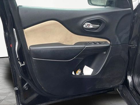 Used 2016 Jeep Cherokee Latitude w/ Safety/Convenience Group image 23