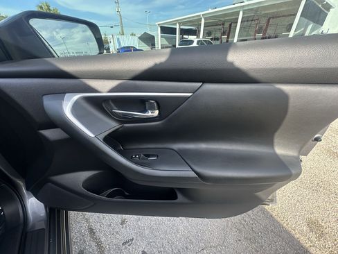 Used 2017 Nissan Altima 2.5 S w/ Power Driver Seat Package image 29