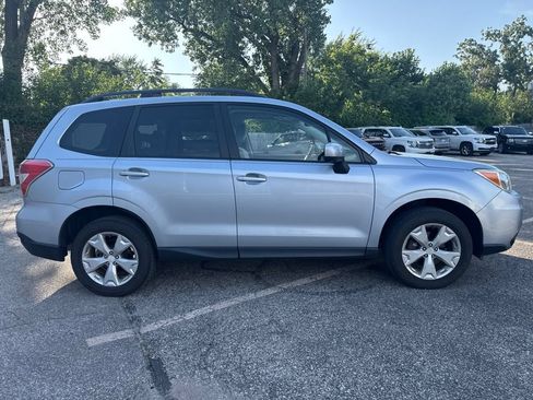 Used 2016 Subaru Forester 2.5i Premium w/ Popular Package #2 AWD/4WD image 2