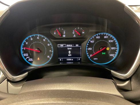 Used 2018 Chevrolet Equinox LT AWD/4WD image 2