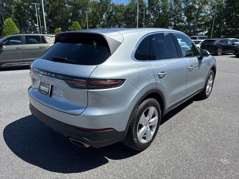 Used 2023 Porsche Cayenne AWD/4WD image 8