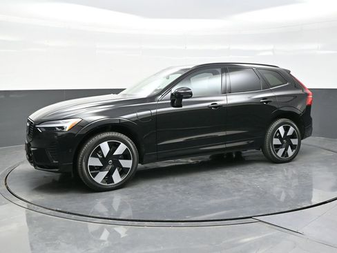 Used 2023 Volvo XC60 T8 Ultimate w/ Climate Package image 3