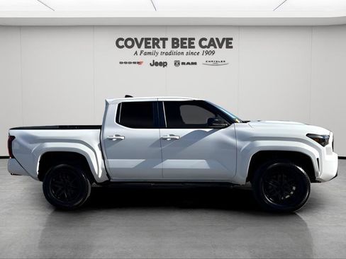 Used 2024 Toyota Tacoma TRD Sport image 11