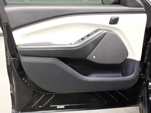 Used 2023 Ford Mustang Mach-E Premium image 18