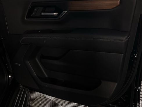 Used 2025 GMC Yukon XL Denali image 36