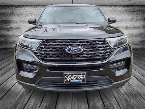 Used 2023 Ford Explorer XLT image 8