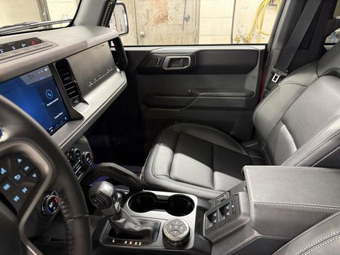 New 2025 Ford Bronco Badlands image 11