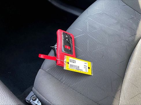 Used 2024 Toyota RAV4 XLE FWD image 24