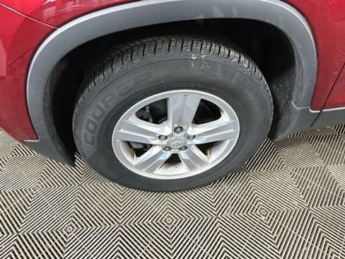 Used 2019 Chevrolet Trax LT w/ LT Convenience Package FWD image 10