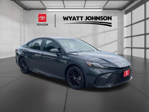 Used 2025 Toyota Camry SE FWD image 7
