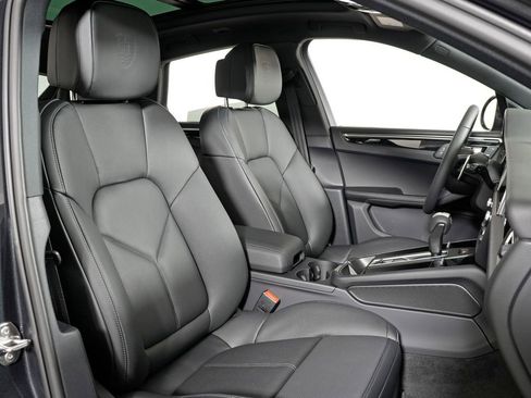 New 2026 Porsche Macan image 37