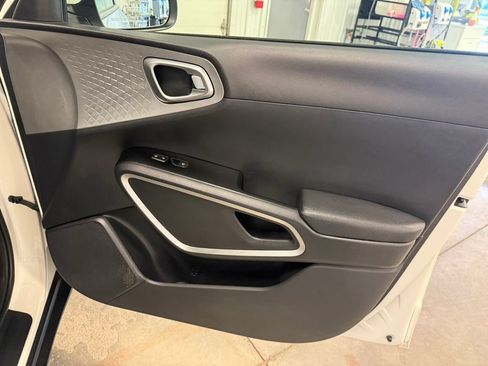 Used 2022 Kia Soul LX w/ Technology Package FWD image 30