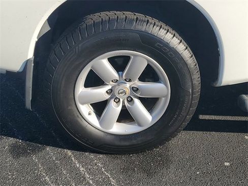 Used 2013 Nissan Titan SV w/ SV Premium Utility Pkg image 7