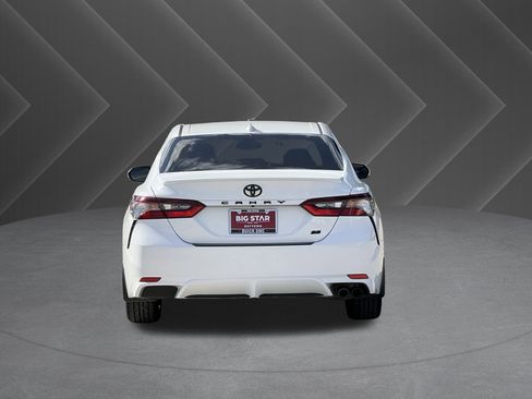Used 2024 Toyota Camry SE image 3