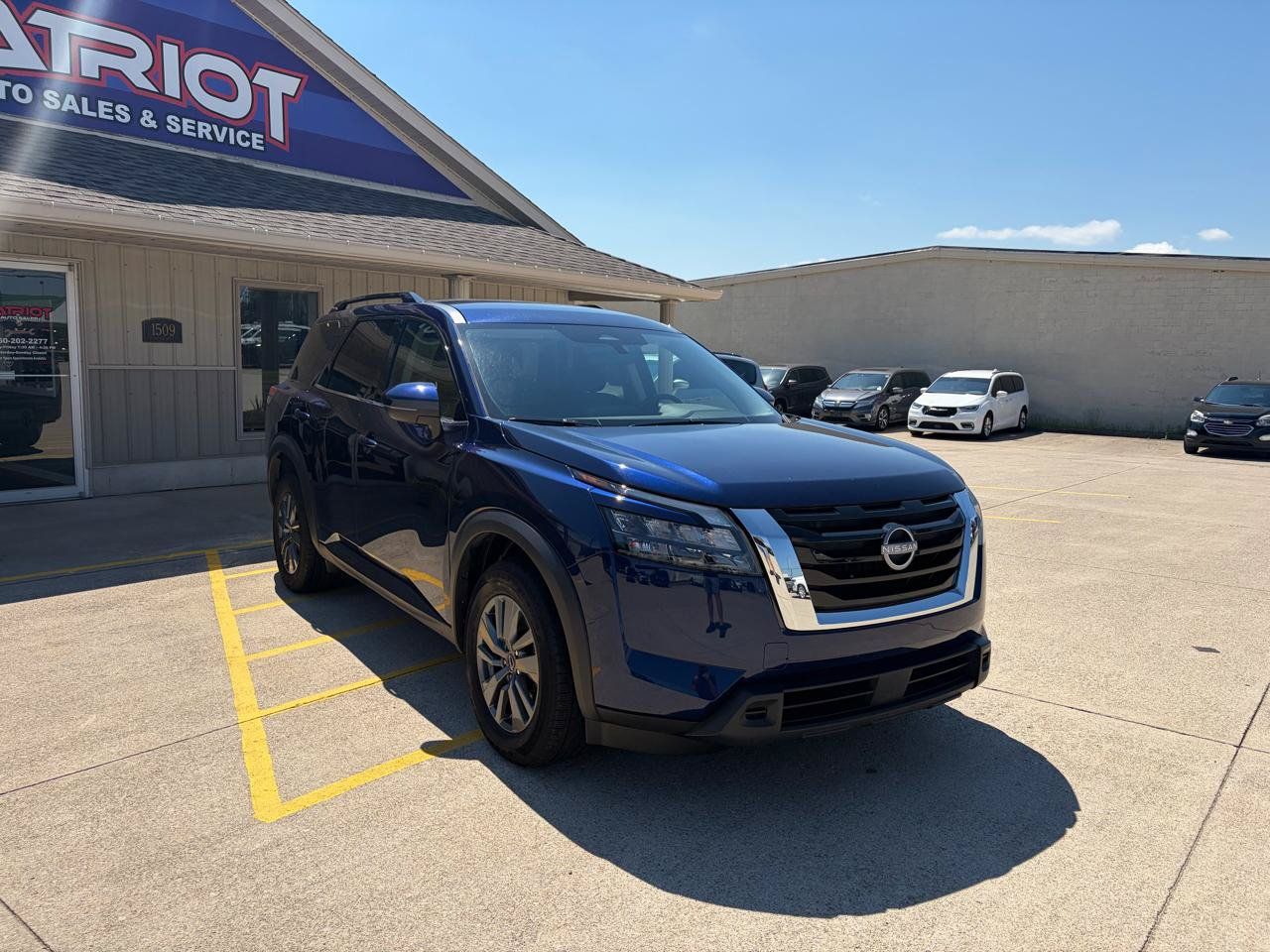 Used 2025 Nissan Pathfinder SV AWD/4WD image 3