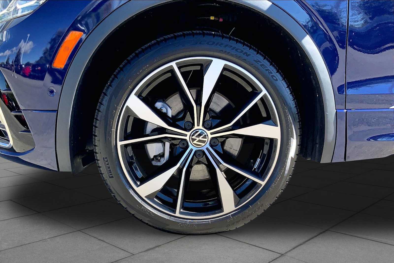 Used 2024 Volkswagen Tiguan SEL R-Line AWD/4WD image 10