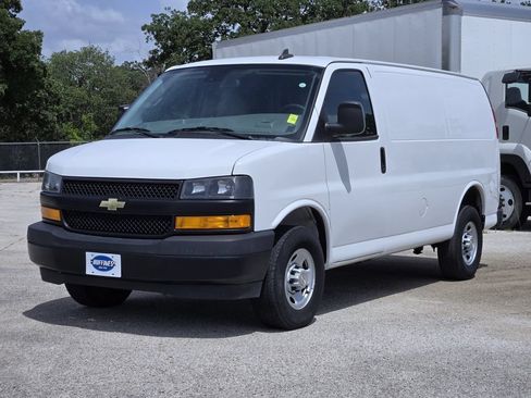 Used 2021 Chevrolet Express 2500 w/ Driver Convenience Package RWD image 3