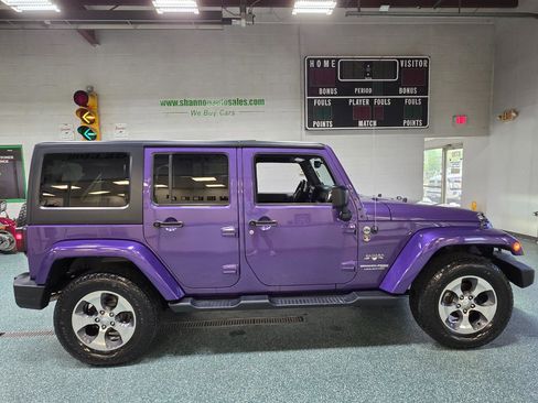 Used 2018 Jeep Wrangler Unlimited Sahara AWD/4WD image 5
