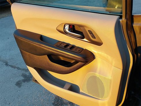 Used 2022 Chrysler Pacifica Touring-L image 23