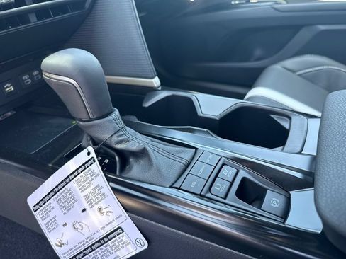 New 2026 Toyota Camry Hybrid FWD image 29