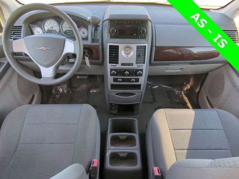 Used 2010 Chrysler Town & Country LX FWD image 15