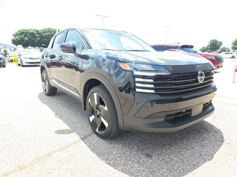 Certified 2025 Nissan Kicks SR FWD image 1