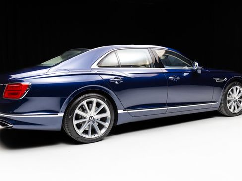Used 2021 Bentley Flying Spur W12 image 4