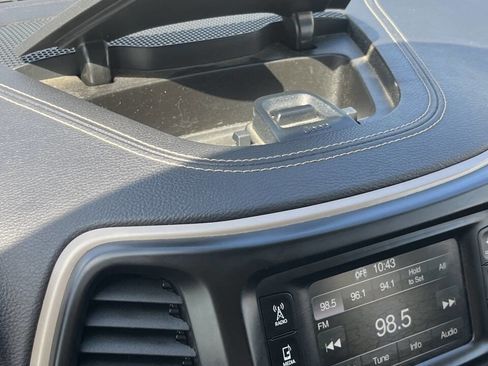 Used 2015 Jeep Cherokee Latitude w/ Cold Weather Group image 28