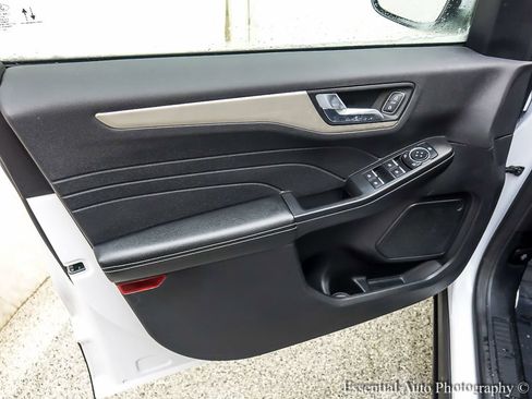 Used 2022 Ford Escape SEL image 19