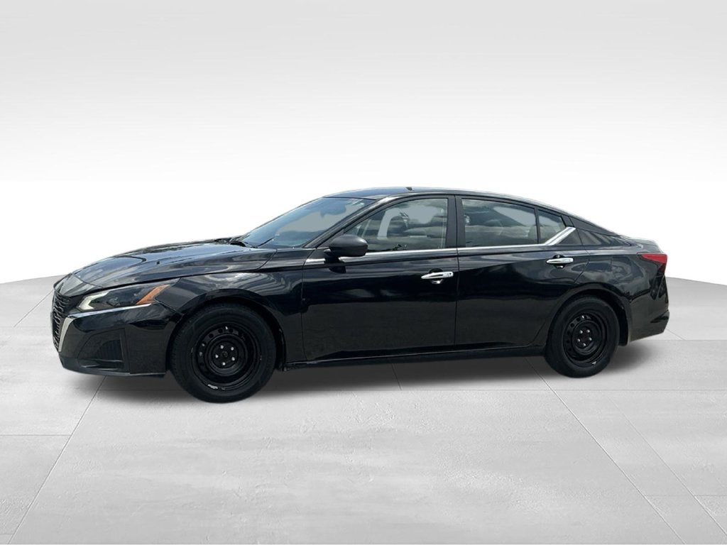 Used 2024 Nissan Altima 2.5 S FWD image 3