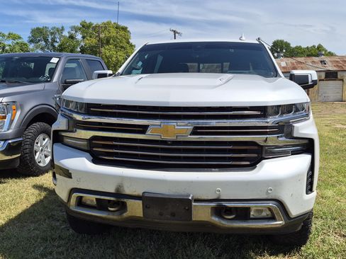 Used 2020 Chevrolet Silverado 1500 High Country w/ Technology Package AWD/4WD image 2