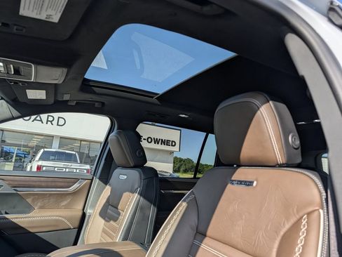 New 2026 GMC Acadia Denali Ultimate w/ LPO, Floor Liner Package AWD/4WD image 25