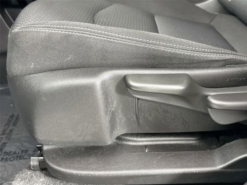 Used 2024 GMC Terrain SLE image 25