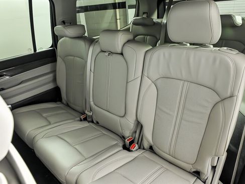 Used 2022 Jeep Wagoneer Series II AWD/4WD image 18