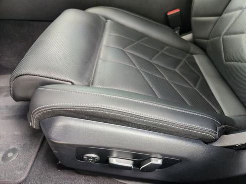 Used 2024 BMW 540i xDrive w/ Premium Package image 18