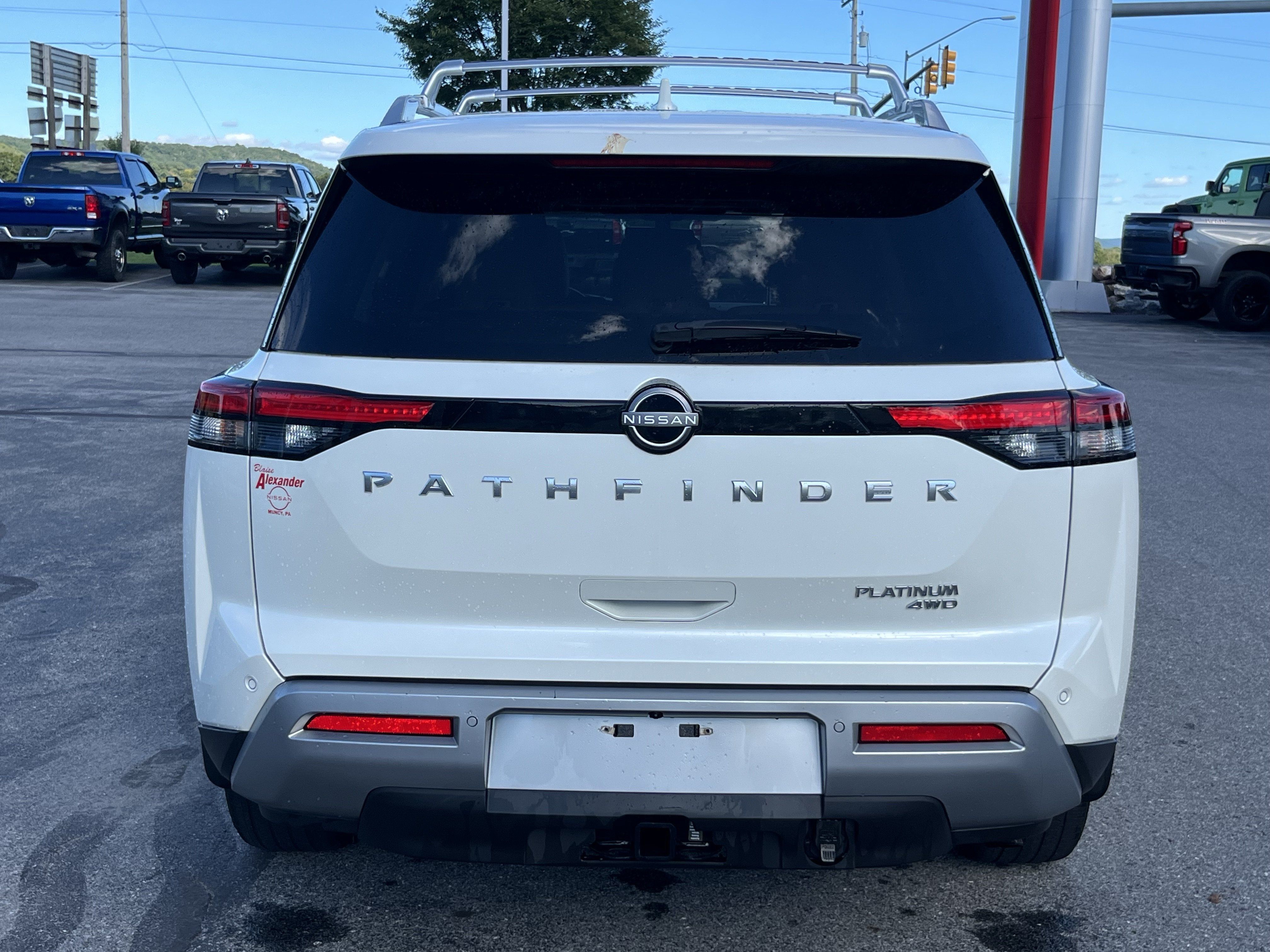 Used 2024 Nissan Pathfinder Platinum w/ Cargo Package AWD/4WD image 4