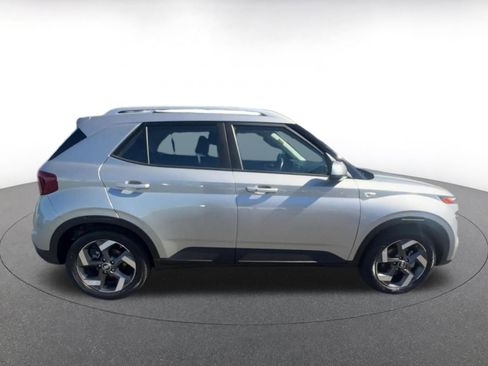 Used 2025 Hyundai Venue SEL image 16