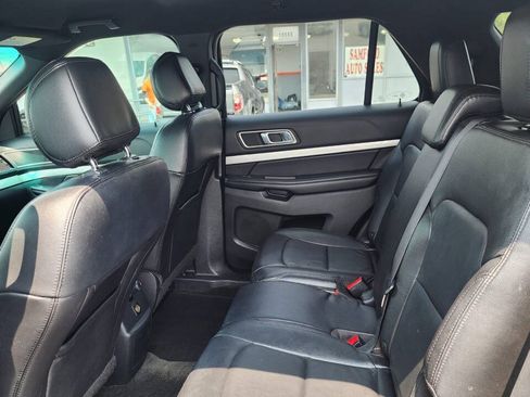 Used 2016 Ford Explorer XLT w/ Equipment Group 202A FWD image 16