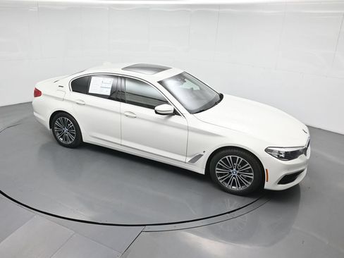 Used 2019 BMW 530e w/ Convenience Package RWD image 39
