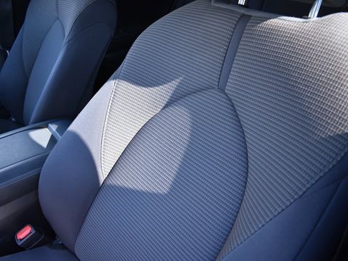 Used 2024 Toyota Highlander LE image 10