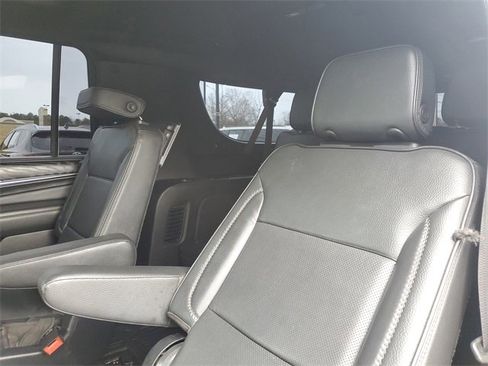 Used 2021 GMC Yukon XL Denali w/ Denali Premium Package image 13