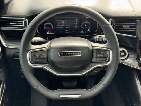 Used 2022 Jeep Wagoneer Series III w/ Premium Group I image 15