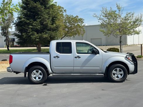 Used 2012 Nissan Frontier SV w/ SV Premium Utility Pkg image 5