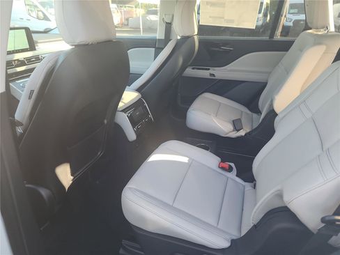 New 2026 Lincoln Aviator 2WD image 17